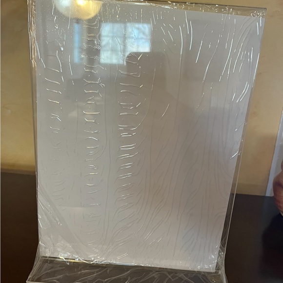 3 New in the box sign holders. - Picture 2 of 2